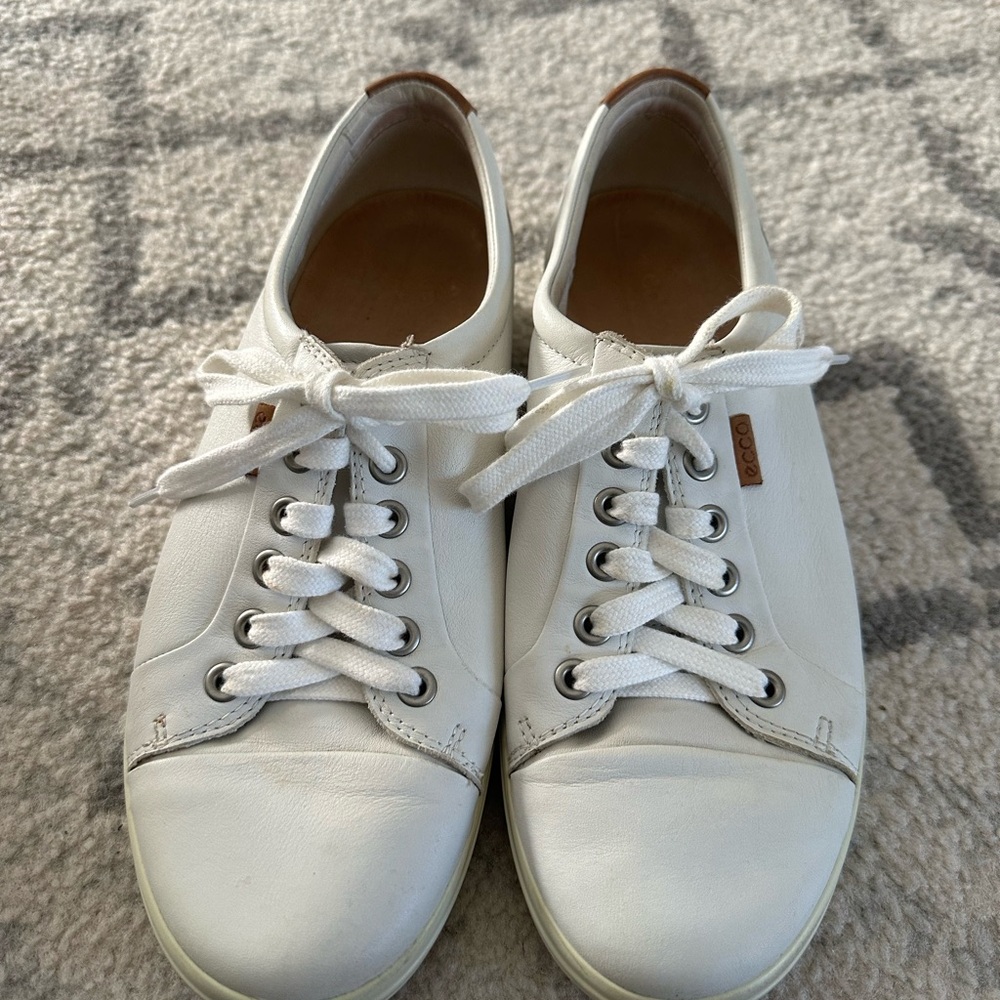 Ecco Soft 7 Women's Size 7 Ivory Athletic Golf Walking Leather Sneakers